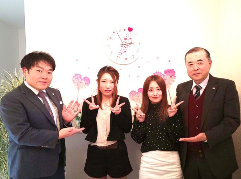 昨日は新企画「れい＆みきのウキウキお見合い診断❤」の写真撮影会！！ ハピネス佐賀店に全員集合です(*^^)v