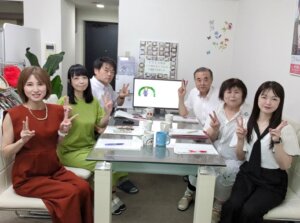 毎週火曜日はスタッフミーティング！ 毎日暑い日が続きますが、今年中に結婚を決めら...