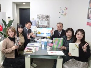 毎週火曜日はスタッフミーティング！ クリスマスまであと２週間(^^♪ ハピネスの...