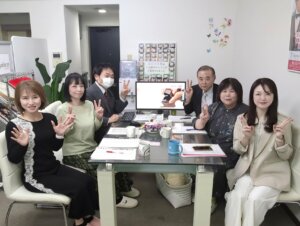 毎週火曜日はスタッフミーティング！ 毎日暑くってもう夏？って思ってしまいます💦 ...