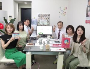 毎週火曜日はスタッフミーティング! ハピネスでは私たちメインスタッフ6人が毎週集...