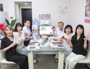 毎週火曜日はスタッフミーティング! いよいよ婚活の秋突入♪ みなさんもハピネスで...
